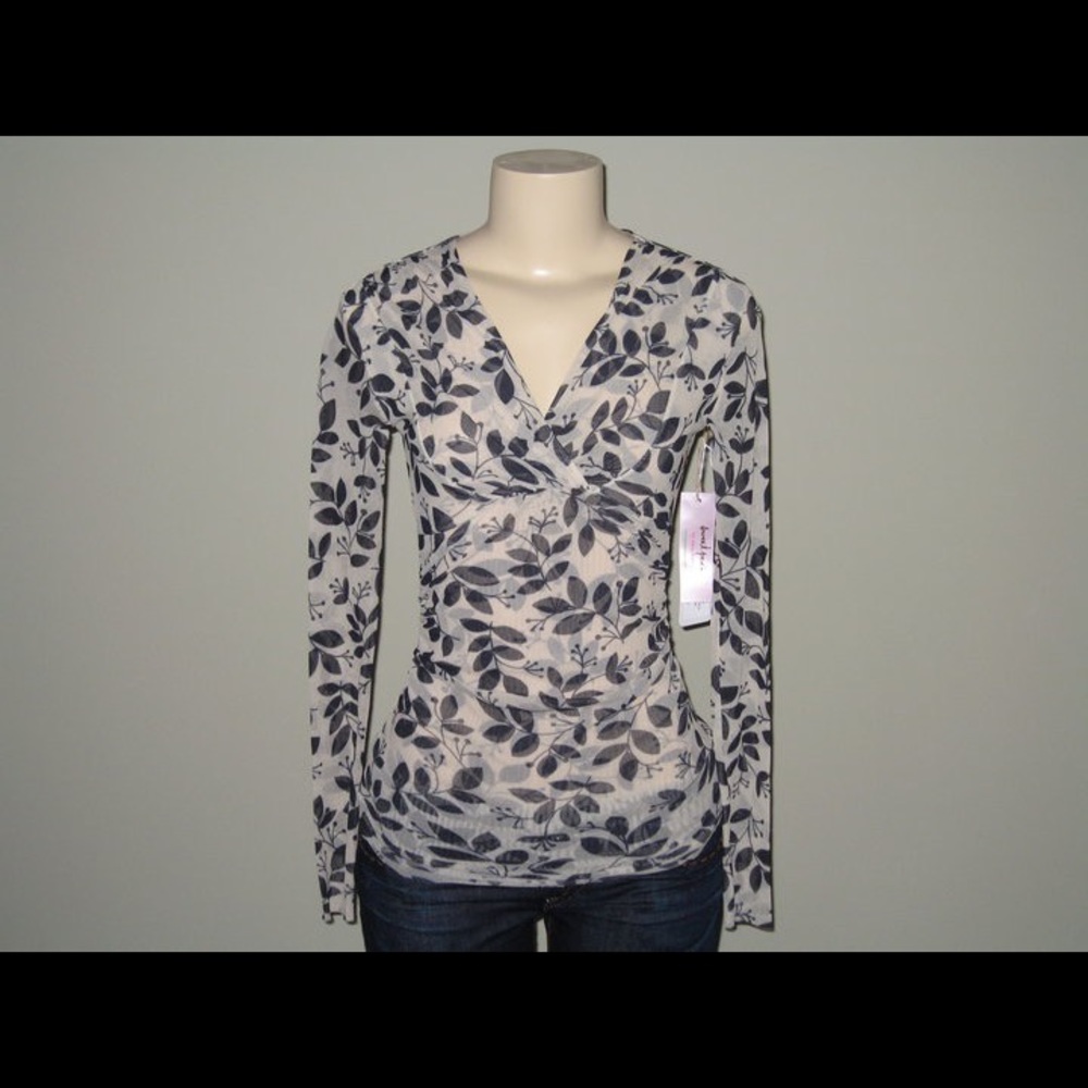 Sweet Pea long sleeve v neck